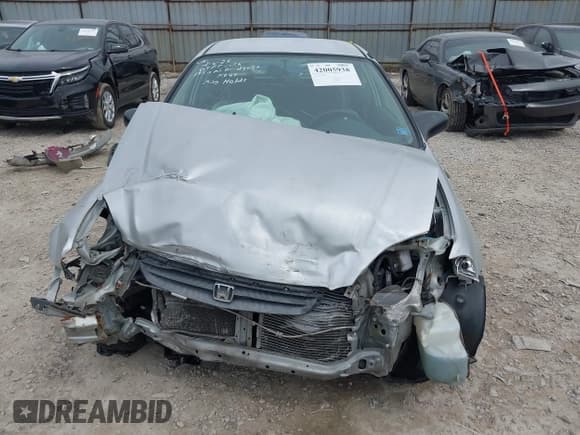 ✅ 2000 Honda Civic DX • VIN: 2HGEJ644XYH104197 • Lot: 42005938. Listed on IAAI with 125,321 mi. Free auction sales archive from the USA and detailed vehicle history report at DreamBid. Image 13.