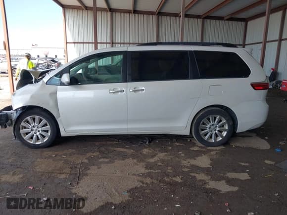 ✅ 2015 Toyota Sienna Limited • VIN: 5TDDK3DC9FS114814 • Lot: 42100413. Listed on IAAI with 157,761 mi. Free auction sales archive from the USA and detailed vehicle history report at DreamBid. Image 15.