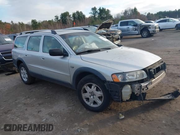 ✅ 2005 Volvo XC70 • VIN: YV1SZ592951197486 • Lot: 43647193. Listed on IAAI with 186,722 mi. Free auction sales archive from the USA and detailed vehicle history report at DreamBid. Image 1.