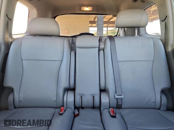 ✅ 2011 Toyota Highlander • VIN: 5TDZK3EH0BS048910 • Lot: 86626665. Wystawiony na Copart z przebiegiem 196 668 mil. Bezpłatny archiwum sprzedaży aukcyjnych z USA i szczegółowy raport historii pojazdu na DreamBid. Zdjęcie 10.