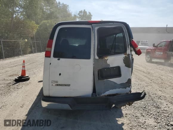 ✅ 2010 Chevrolet Express Passenger LT • VIN: 1GA2G1DGXA1120734 • Lot: 80708515. Wystawiony na Copart z przebiegiem 253 137 mil. Bezpłatny archiwum sprzedaży aukcyjnych z USA i szczegółowy raport historii pojazdu na DreamBid. Zdjęcie 6.
