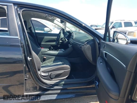 ✅ 2021 Hyundai Sonata SEL • VIN: 5NPEL4JA8MH088056 • Lot: 43325321. Listed on IAAI with 37,029 mi. Free auction sales archive from the USA and detailed vehicle history report at DreamBid. Image 5.