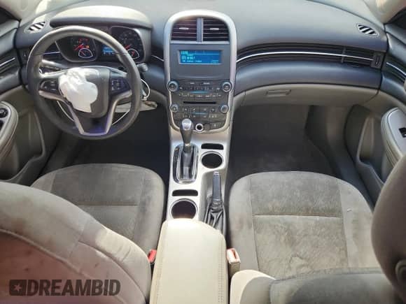 2015 Chevrolet Malibu LS z VIN 1G11B5SL8FF353796, wystawiony jako Copart lot #86451575 z przebiegiem 161 391 mil mil oraz Szkoda całkowita • Salvage title. Historia ofert i sprzedaży dostępna na DreamBid. Obrazek 8.