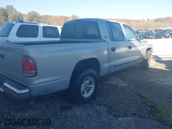 ✅ 2000 Dodge Dakota Sport • VIN: 1B7GL2AN6YS671636 • Лот: 43508621. Размещён на IAAI с пробегом 243 999 миль миль. Получите бесплатный доступ к архиву аукционных продаж из США и посмотрите подробный отчёт об истории автомобиля на DreamBid. Изображение 4.