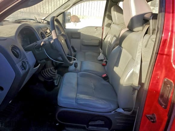 ✅ 2008 Ford F-150 XL • VIN: 1FTRF12248KD12168 • Lot: 96166175. Wystawiony na Copart z przebiegiem Nie podano. Bezpłatny archiwum sprzedaży aukcyjnych z USA i szczegółowy raport historii pojazdu na DreamBid. Zdjęcie 7.