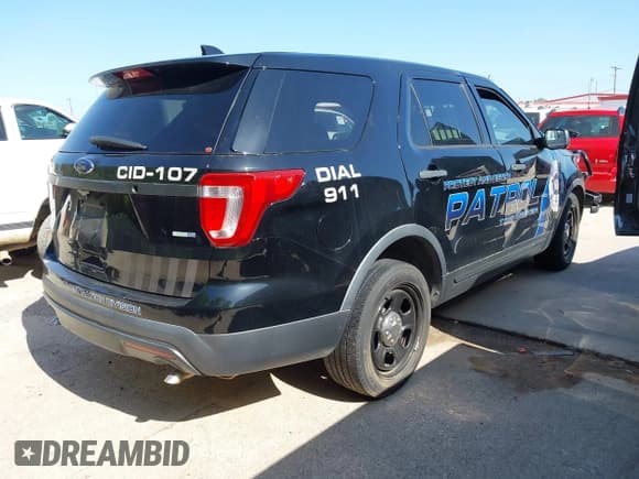✅ 2016 Ford Police Interceptor Utility • VIN: 1FM5K8AR5GGD16437 • Lot: 41998634. Wystawiony na IAAI z przebiegiem 134 199 mil. Bezpłatny archiwum sprzedaży aukcyjnych z USA i szczegółowy raport historii pojazdu na DreamBid. Zdjęcie 4.