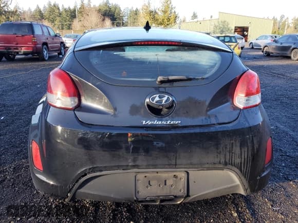 ✅ 2015 Hyundai Veloster • VIN: KMHTC6AD5FU239663 • Lot: 85713664. Wystawiony na Copart z przebiegiem 106 919 mil. Bezpłatny archiwum sprzedaży aukcyjnych z USA i szczegółowy raport historii pojazdu na DreamBid. Zdjęcie 6.