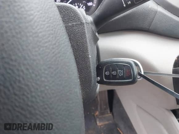 2016 Hyundai Tucson Sport z VIN KM8J3CA23GU045283, wystawiony jako IAAI lot #43549882 z przebiegiem 148 017 mil mil oraz . Historia ofert i sprzedaży dostępna na DreamBid. Obrazek 11.