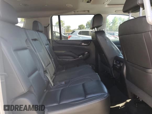 ✅ 2018 Chevrolet Suburban LT • VIN: 1GNSKHKC3JR282499 • Lot: 82163735. Wystawiony na Copart z przebiegiem 107 147 mil. Bezpłatny archiwum sprzedaży aukcyjnych z USA i szczegółowy raport historii pojazdu na DreamBid. Zdjęcie 11.