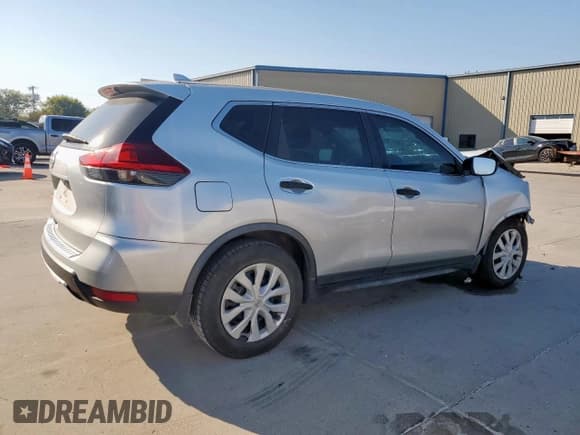 ✅ 2018 Nissan Rogue SV • VIN: JN8AT2MT4JW461698 • Лот: 85152445. Опубликован ранее на Copart с пробегом 138 568 миль. Бесплатный доступ к архиву аукционных продаж из США и подробный отчёт об истории автомобиля на DreamBid. Изображение 3.