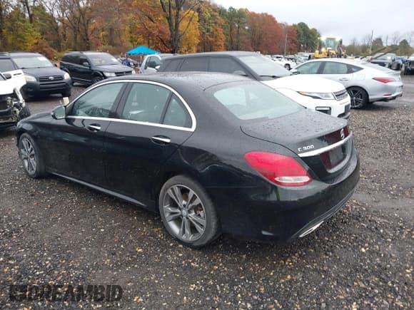✅ 2016 Mercedes-Benz C 300 • VIN: 55SWF4KB0GU139151 • Lot: 43635743. Wystawiony na IAAI z przebiegiem 33 416 mil. Bezpłatny archiwum sprzedaży aukcyjnych z USA i szczegółowy raport historii pojazdu na DreamBid. Zdjęcie 3.