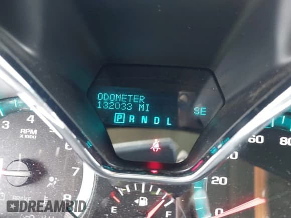 ✅ 2015 Chevrolet Traverse LT • VIN: 1GNKRHKD2FJ270807 • Lot: 42656998. Wystawiony na IAAI z przebiegiem 132 033 mil. Bezpłatny archiwum sprzedaży aukcyjnych z USA i szczegółowy raport historii pojazdu na DreamBid. Zdjęcie 15.