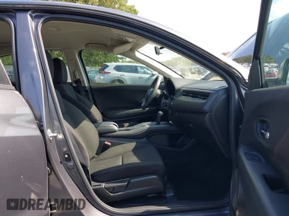 ✅ 2018 Honda HR-V LX • VIN: 3CZRU6H35JG724092 • Lot: 43266805. Listed on IAAI with 68,079 mi. Free auction sales archive from the USA and detailed vehicle history report at DreamBid. Image 5.
