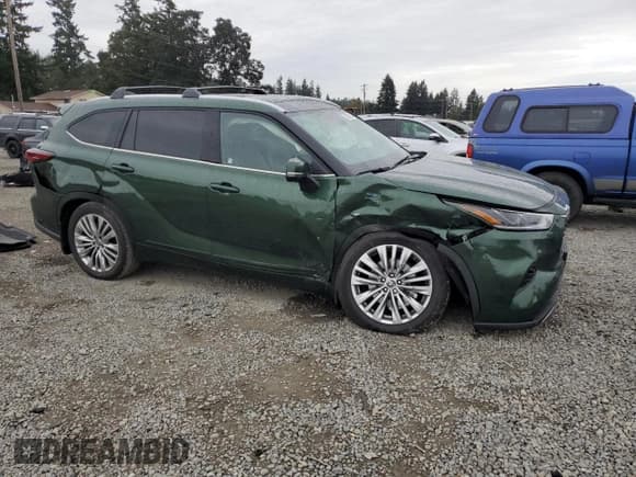 ✅ 2025 Toyota Highlander Hybrid Platinum • VIN: 5TDEBRCHXSS669947 • Lot: 82393135. Wystawiony na Copart z przebiegiem 6 995 mil. Bezpłatny archiwum sprzedaży aukcyjnych z USA i szczegółowy raport historii pojazdu na DreamBid. Zdjęcie 4.