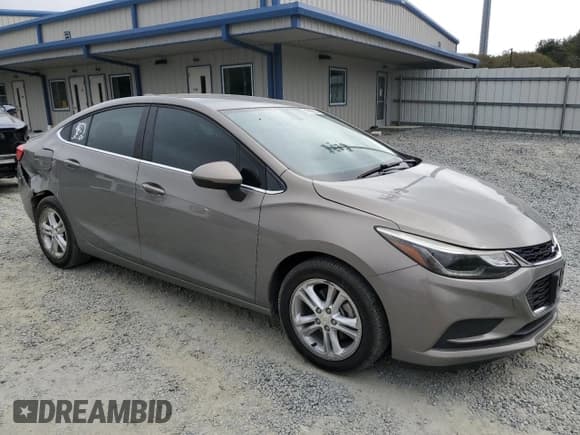 ✅ 2018 Chevrolet Cruze LT • VIN: 1G1BE5SMXJ7246580 • Lot: 81863505. Listed on Copart with 93,506 mi. Free auction sales archive from the USA and detailed vehicle history report at DreamBid. Image 4.