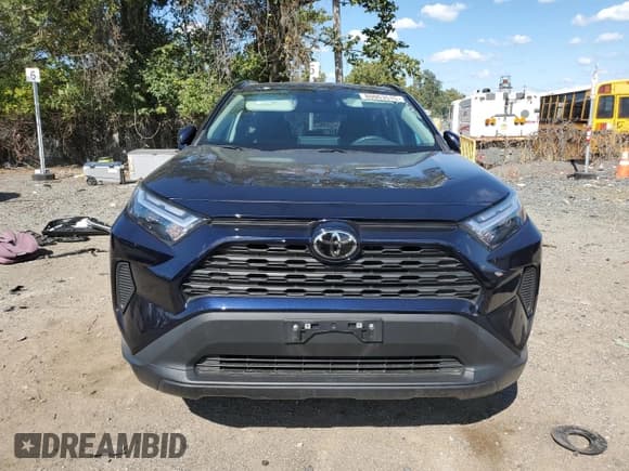 ✅ 2023 Toyota RAV4 XLE • VIN: 2T3P1RFV2PW394478 • Лот: 80063515. Опубликован ранее на Copart с пробегом 12 915 миль. Бесплатный доступ к архиву аукционных продаж из США и подробный отчёт об истории автомобиля на DreamBid. Изображение 5.