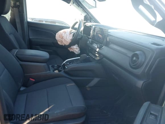 ✅ 2025 Chevrolet Colorado 2WD Work Truck • VIN: 1GCPSBEK2S1117851 • Лот: 43473966. Опубликован ранее на IAAI с пробегом 5 344 миль. Бесплатный доступ к архиву аукционных продаж из США и подробный отчёт об истории автомобиля на DreamBid. Изображение 5.