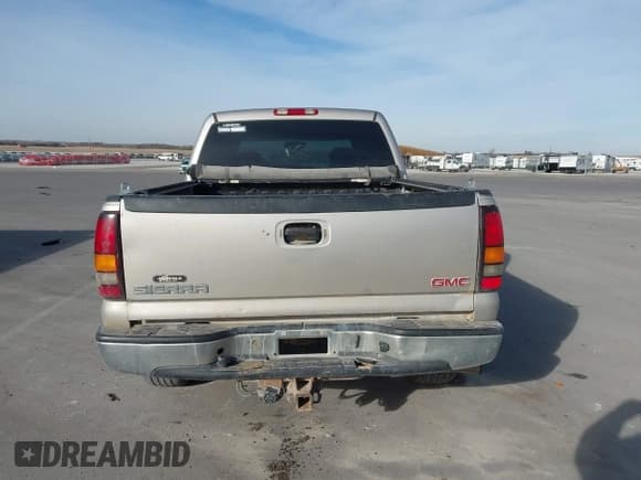 ✅ 2005 GMC Sierra 1500 SLT • VIN: 2GTEK13T651224641 • Лот: 43649654. Опубликован ранее на IAAI с пробегом 232 970 миль. Бесплатный доступ к архиву аукционных продаж из США и подробный отчёт об истории автомобиля на DreamBid. Изображение 16.
