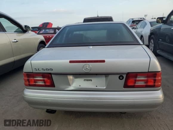 ✅ 2000 Mercedes-Benz SL 500 • VIN: WDBFA68F5YF193661 • Lot: 76386784. Wystawiony na Copart z przebiegiem Nie podano. Bezpłatny archiwum sprzedaży aukcyjnych z USA i szczegółowy raport historii pojazdu na DreamBid. Zdjęcie 6.