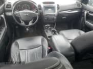 ✅ 2014 Kia Sorento SX Limited • VIN: 5XYKW4A7XEG461069 • Лот: 94074385. Опубликован ранее на Copart с пробегом 123 584 миль. Бесплатный доступ к архиву аукционных продаж из США и подробный отчёт об истории автомобиля на DreamBid. Изображение 8.