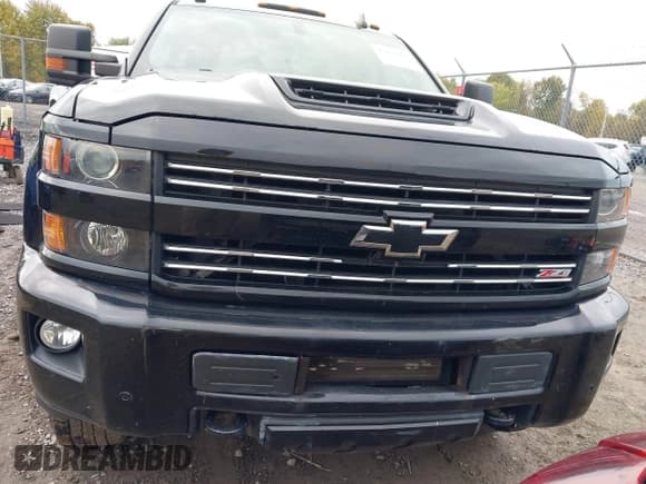 ✅ 2017 Chevrolet Silverado 2500HD LT • VIN: 1GC1KVEY7HF120235 • Lot: 43450105. Wystawiony na IAAI z przebiegiem 110 417 mil. Bezpłatny archiwum sprzedaży aukcyjnych z USA i szczegółowy raport historii pojazdu na DreamBid. Zdjęcie 12.
