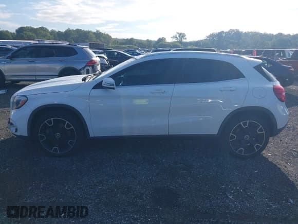 ✅ 2019 Mercedes-Benz GLA 250 • VIN: WDCTG4EB2KJ551287 • Лот: 43243524. Опубликован ранее на IAAI с пробегом 142 680 миль. Бесплатный доступ к архиву аукционных продаж из США и подробный отчёт об истории автомобиля на DreamBid. Изображение 14.