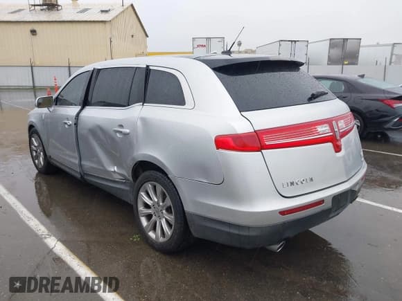 ✅ 2014 Lincoln MKT EcoBoost • VIN: 2LMHJ5AT4EBL57595 • Lot: 43693668. Wystawiony na IAAI z przebiegiem 133 259 mil. Bezpłatny archiwum sprzedaży aukcyjnych z USA i szczegółowy raport historii pojazdu na DreamBid. Zdjęcie 3.