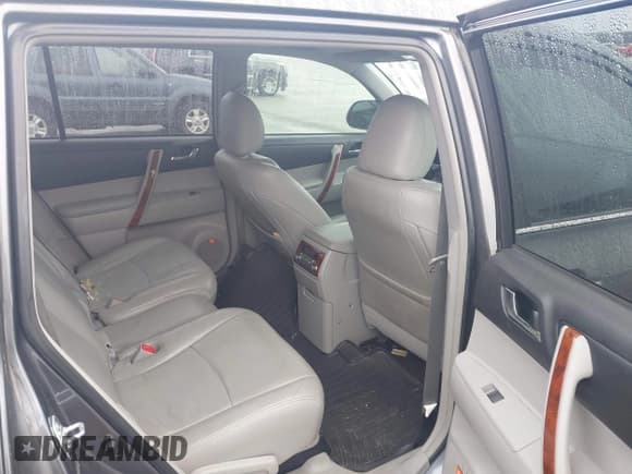 ✅ 2013 Toyota Highlander Limited • VIN: 5TDYK3EH9DS133355 • Лот: 43546975. Опубликован ранее на IAAI с пробегом 139 908 миль. Бесплатный доступ к архиву аукционных продаж из США и подробный отчёт об истории автомобиля на DreamBid. Изображение 8.