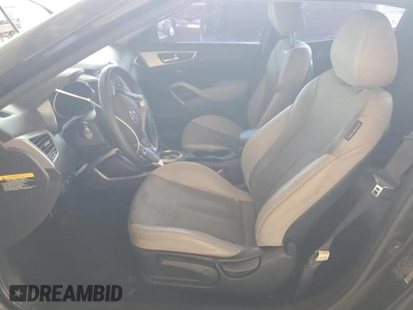 ✅ 2013 Hyundai Veloster w/Gray Int • VIN: KMHTC6AD8DU163465 • Lot: 60276915. Listed on Copart with 124,451 mi. Free auction sales archive from the USA and detailed vehicle history report at DreamBid. Image 7.