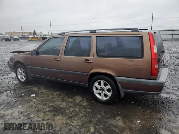 ✅ 1999 Volvo V70 XC Cross Country • VIN: YV1LZ56D0X2598786 • Лот: 43061625. Опубликован ранее на Copart с пробегом 139 388 миль. Бесплатный доступ к архиву аукционных продаж из США и подробный отчёт об истории автомобиля на DreamBid. Изображение 2.