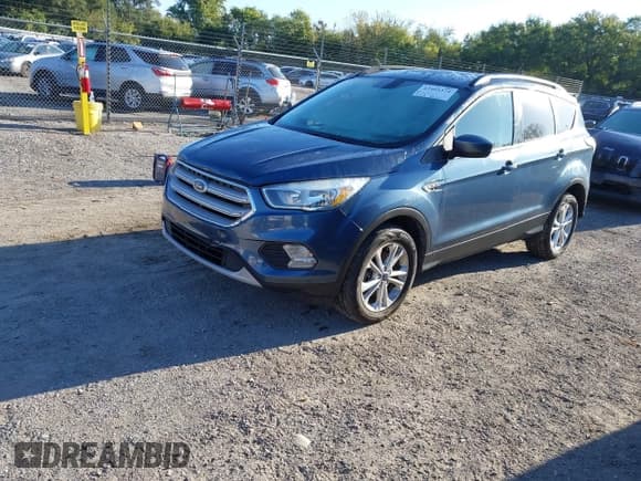 ✅ 2018 Ford Escape SE • VIN: 1FMCU9GD1JUA05082 • Лот: 43401374. Опубликован ранее на IAAI с пробегом 113 049 миль. Бесплатный доступ к архиву аукционных продаж из США и подробный отчёт об истории автомобиля на DreamBid. Изображение 2.
