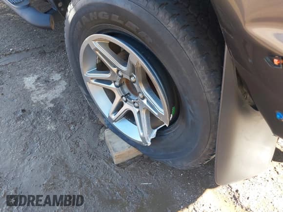 ✅ 2014 Toyota Tacoma PreRunner • VIN: 5TFJU4GN5EX058881 • Lot: 43603920. Listed on IAAI with 170,876 mi. Free auction sales archive from the USA and detailed vehicle history report at DreamBid. Image 21.