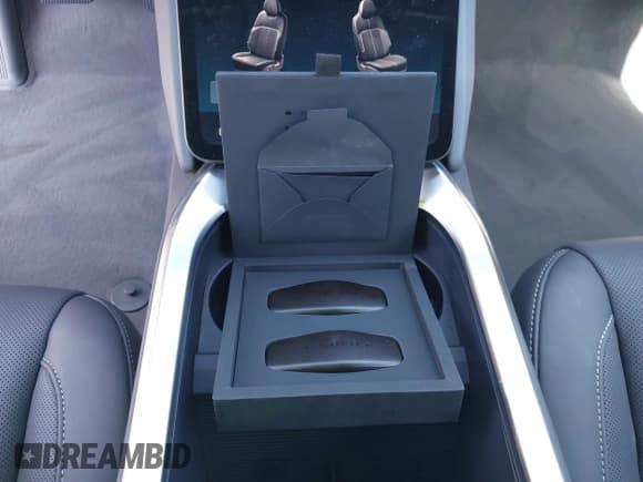 ✅ 2025 Lucid Air Pure • VIN: 50EA1PGA2SA008523 • Lot: 42867548. Wystawiony na IAAI z przebiegiem 1 798 mil. Bezpłatny archiwum sprzedaży aukcyjnych z USA i szczegółowy raport historii pojazdu na DreamBid. Zdjęcie 11.