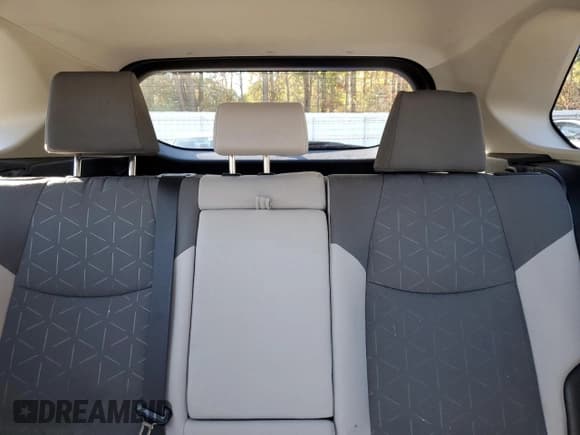 ✅ 2019 Toyota RAV4 XLE • VIN: 2T3W1RFV4KW047092 • Лот: 91241865. Опубликован ранее на Copart с пробегом 83 359 миль. Бесплатный доступ к архиву аукционных продаж из США и подробный отчёт об истории автомобиля на DreamBid. Изображение 10.