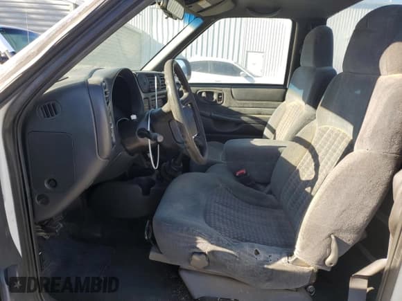 ✅ 1998 Chevrolet S-10 LS • VIN: 1GCCS1445WK267576 • Лот: 83897734. Опубликован ранее на Copart с пробегом 304 902 миль. Бесплатный доступ к архиву аукционных продаж из США и подробный отчёт об истории автомобиля на DreamBid. Изображение 7.