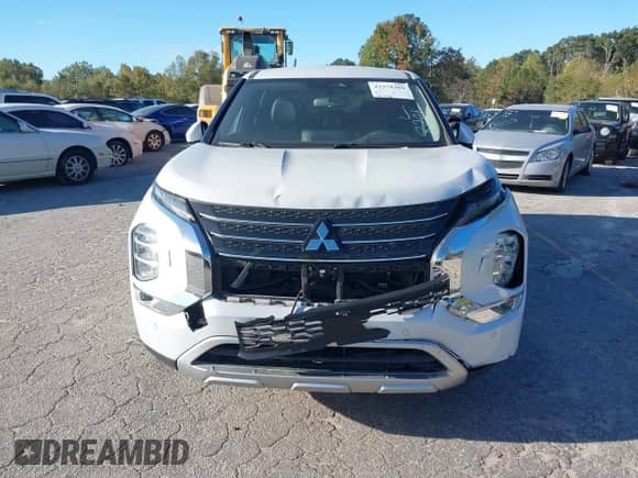 2023 Mitsubishi Outlander SE z VIN JA4T5UA94PZ015149, wystawiony jako IAAI lot #43378201 z przebiegiem 19 516 mil mil oraz . Historia ofert i sprzedaży dostępna na DreamBid. Obrazek 12.