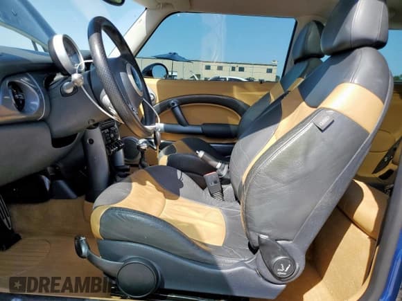 ✅ 2004 MINI Hardtop S • VIN: WMWRE33474TD75932 • Lot: 65916885. Listed on Copart with 145,961 mi. Free auction sales archive from the USA and detailed vehicle history report at DreamBid. Image 7.