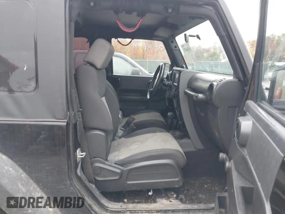 ✅ 2009 Jeep Wrangler X • VIN: 1J4FA24109L708017 • Lot: 43546972. Wystawiony na IAAI z przebiegiem 162 176 mil. Bezpłatny archiwum sprzedaży aukcyjnych z USA i szczegółowy raport historii pojazdu na DreamBid. Zdjęcie 5.