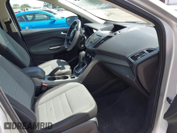 ✅ 2013 Ford Escape SE • VIN: 1FMCU0GX3DUA73538 • Lot: 42553358. Wystawiony na IAAI z przebiegiem 157 320 mil. Bezpłatny archiwum sprzedaży aukcyjnych z USA i szczegółowy raport historii pojazdu na DreamBid. Zdjęcie 5.