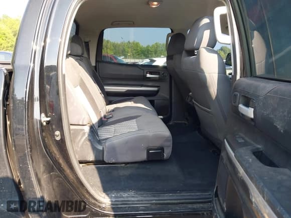 ✅ 2020 Toyota Tundra SR5 • VIN: 5TFDY5F12LX910560 • Lot: 42412014. Wystawiony na IAAI z przebiegiem 85 690 mil. Bezpłatny archiwum sprzedaży aukcyjnych z USA i szczegółowy raport historii pojazdu na DreamBid. Zdjęcie 8.