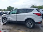 ✅ 2019 Ford Escape SE • VIN: 1FMCU0GD2KUB10761 • Lot: 43297827. Wystawiony na IAAI z przebiegiem 225 065 mil. Bezpłatny archiwum sprzedaży aukcyjnych z USA i szczegółowy raport historii pojazdu na DreamBid. Zdjęcie 13.