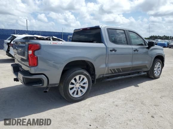 ✅ 2022 Chevrolet Silverado 1500 Custom • VIN: 3GCPYBEK9NG150768 • Lot: 61643675. Wystawiony na Copart z przebiegiem 37 574 mil. Bezpłatny archiwum sprzedaży aukcyjnych z USA i szczegółowy raport historii pojazdu na DreamBid. Zdjęcie 3.