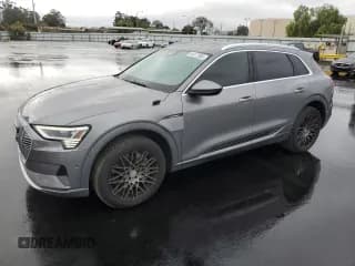 ✅ 2019 Audi e-tron Premium Plus • VIN: WA1LAAGE4KB011280 • Lot: 91477305. Listed on Copart with 68,638 mi. Free auction sales archive from the USA and detailed vehicle history report at DreamBid. Image 1.