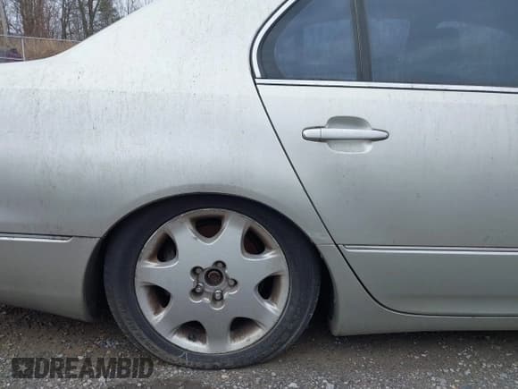 ✅ 2002 Lexus LS 430 • VIN: JTHBN30F620064173 • Lot: 41434723. Wystawiony na IAAI z przebiegiem 155 432 mil. Bezpłatny archiwum sprzedaży aukcyjnych z USA i szczegółowy raport historii pojazdu na DreamBid. Zdjęcie 12.