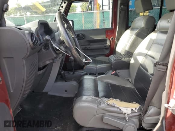 ✅ 2010 Jeep Wrangler Unlimited Rubicon • VIN: 1J4HA6H13AL223725 • Lot: 66693785. Wystawiony na Copart z przebiegiem 114 560 mil. Bezpłatny archiwum sprzedaży aukcyjnych z USA i szczegółowy raport historii pojazdu na DreamBid. Zdjęcie 7.