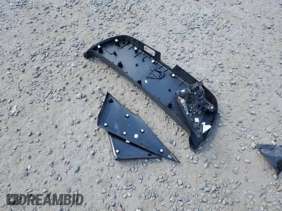 2020 Toyota Prius L Eco с VIN JTDKARFU6L3120327, выставлен на аукционе Copart как лот 71969025 с пробегом 78 827 миль миль и Списание • Salvage title. История ставок и продаж доступна на DreamBid. Изображение 12.