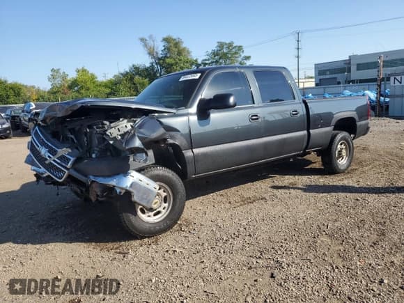 ✅ 2005 Chevrolet Silverado 2500HD Work Truck • VIN: 1GCHK23285F899023 • Lot: 84373445. Wystawiony na Copart z przebiegiem 135 642 mil. Bezpłatny archiwum sprzedaży aukcyjnych z USA i szczegółowy raport historii pojazdu na DreamBid. Zdjęcie 1.