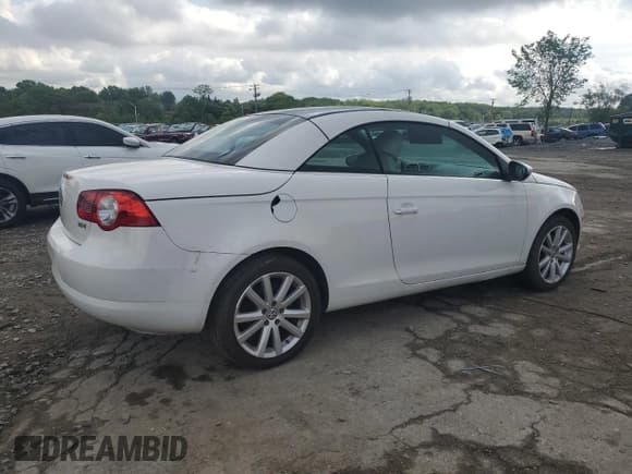 ✅ 2011 Volkswagen Eos Komfort • VIN: WVWBW7AH2BV003170 • Лот: 55771285. Опубликован ранее на Copart с пробегом 129 847 миль. Бесплатный доступ к архиву аукционных продаж из США и подробный отчёт об истории автомобиля на DreamBid. Изображение 3.