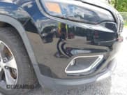 ✅ 2019 Jeep Cherokee Limited • VIN: 1C4PJLDNXKD128289 • Lot: 42335271. Wystawiony na IAAI z przebiegiem 77 523 mil. Bezpłatny archiwum sprzedaży aukcyjnych z USA i szczegółowy raport historii pojazdu na DreamBid. Zdjęcie 20.