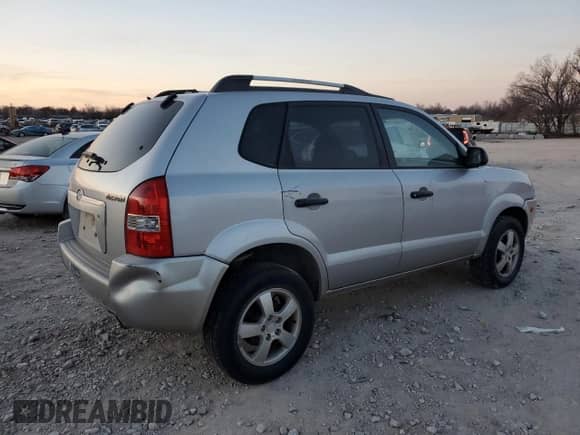 2005 Hyundai Tucson GL z VIN KM8JM12B65U078288, wystawiony jako Copart lot #85328574 z przebiegiem 91 117 mil mil oraz Czysty tytuł • Clean title. Historia ofert i sprzedaży dostępna na DreamBid. Obrazek 3.